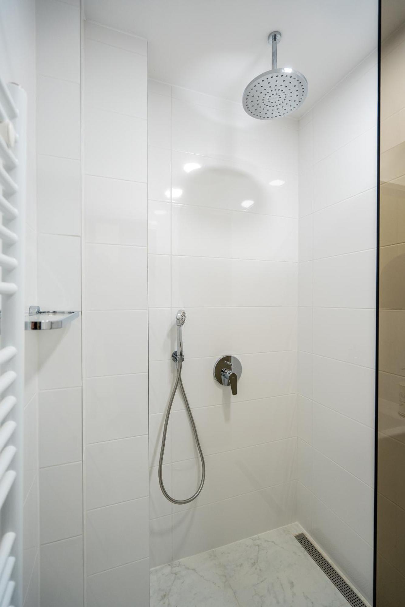 Top Location Central New & Spacious 3 Bdr Apt Medical Academy 소피아 외부 사진