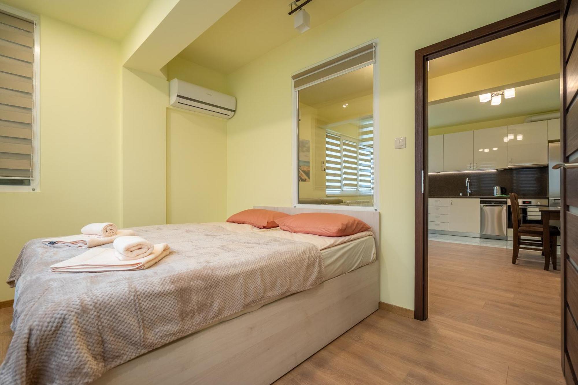 Top Location Central New & Spacious 3 Bdr Apt Medical Academy 소피아 외부 사진