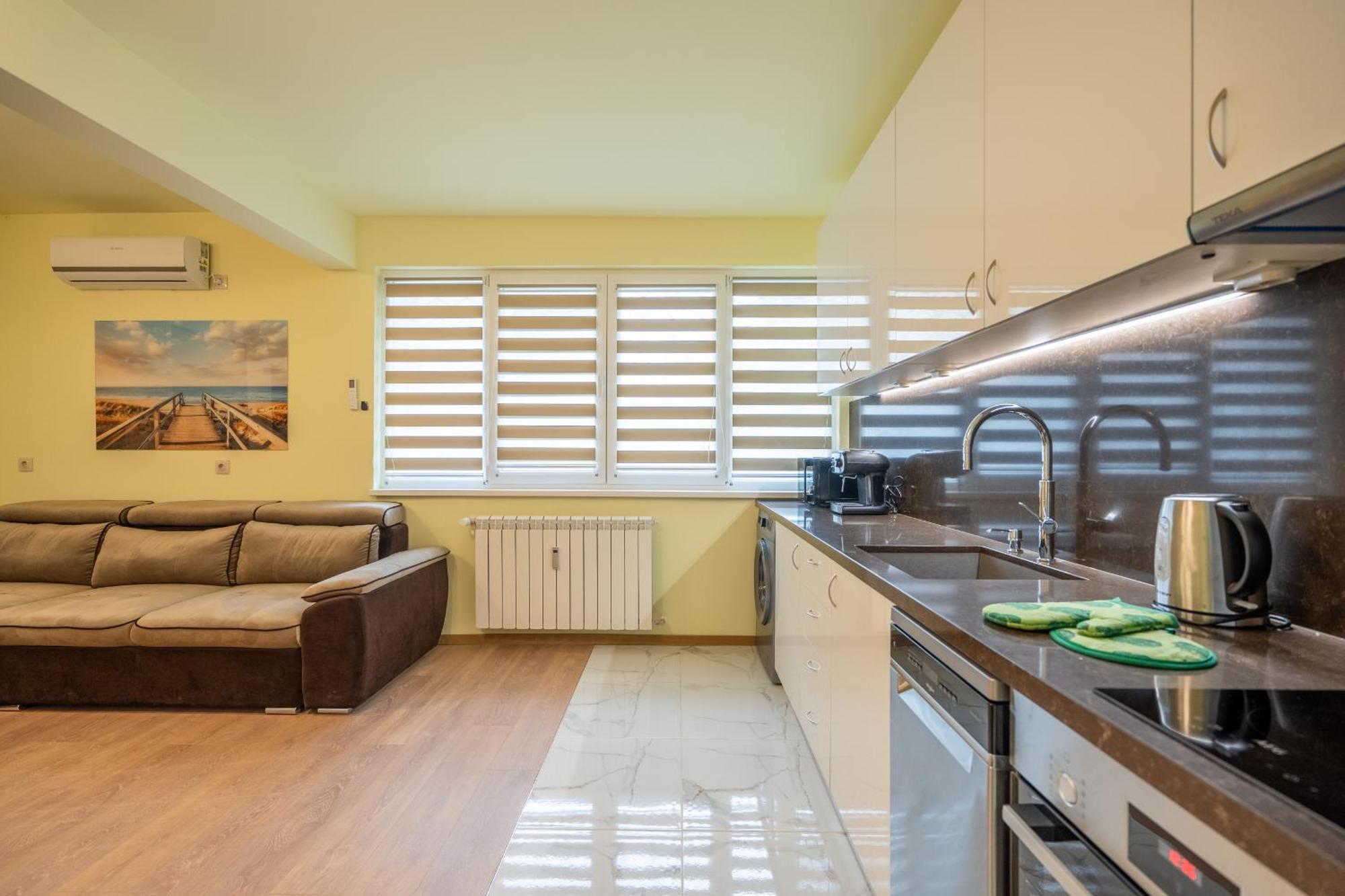 Top Location Central New & Spacious 3 Bdr Apt Medical Academy 소피아 외부 사진