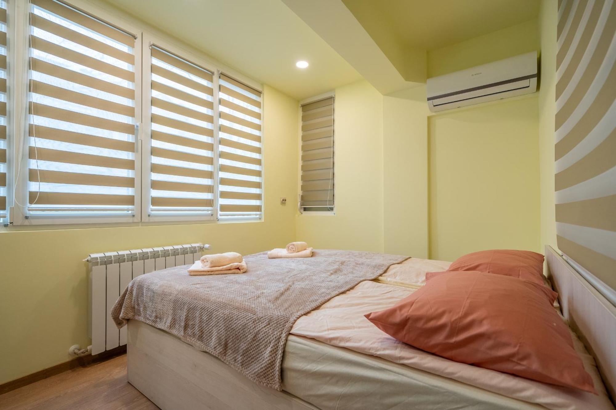 Top Location Central New & Spacious 3 Bdr Apt Medical Academy 소피아 외부 사진