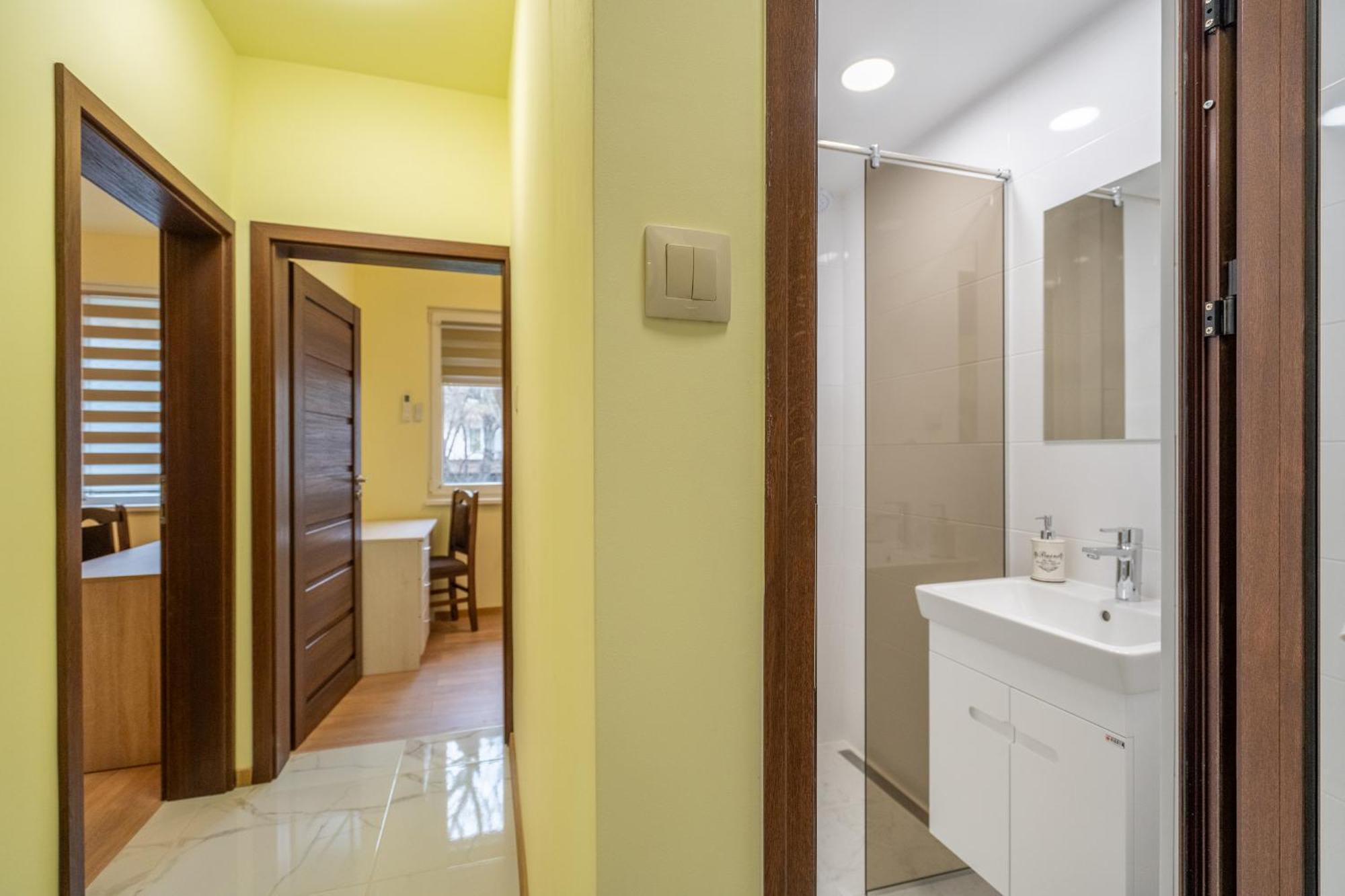 Top Location Central New & Spacious 3 Bdr Apt Medical Academy 소피아 외부 사진