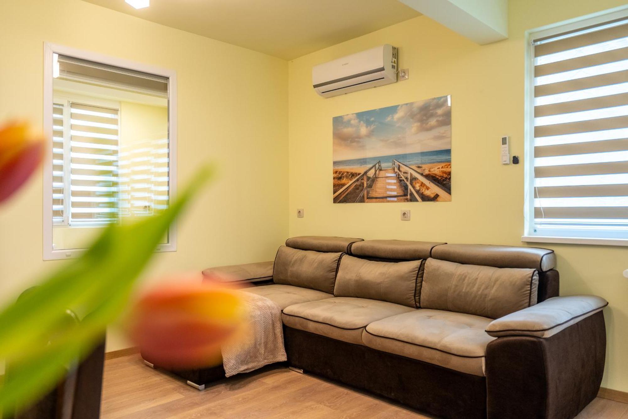 Top Location Central New & Spacious 3 Bdr Apt Medical Academy 소피아 외부 사진