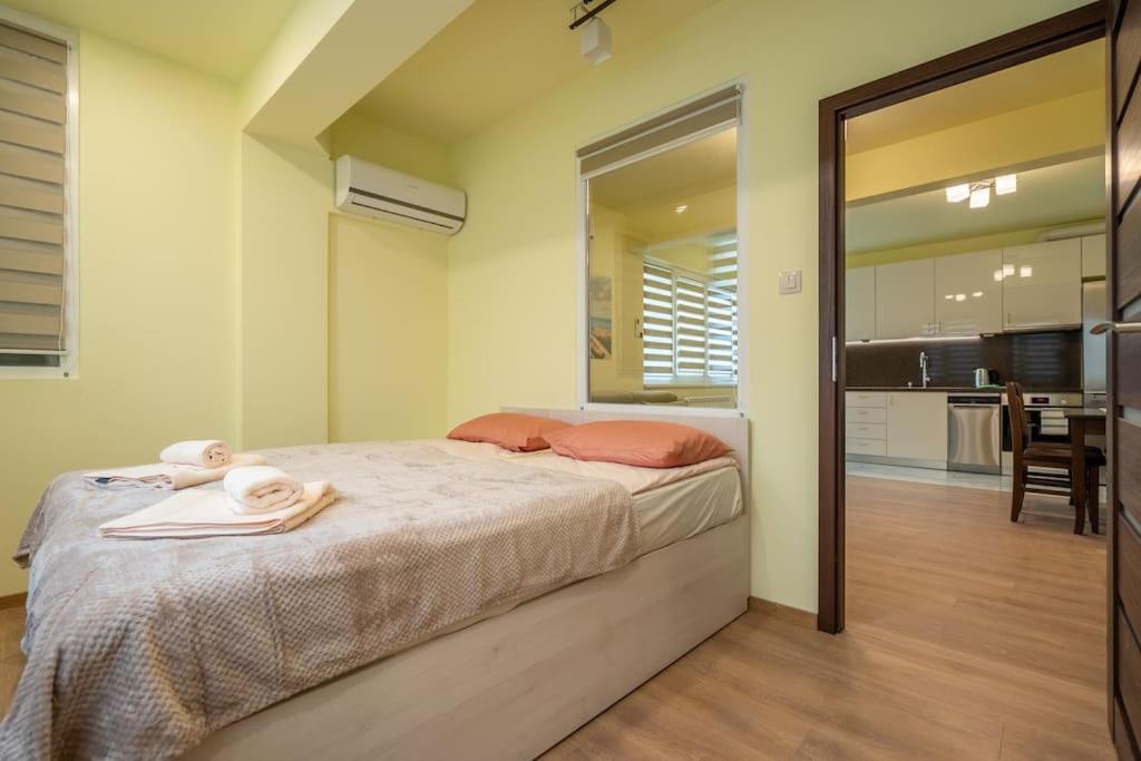 Top Location Central New & Spacious 3 Bdr Apt Medical Academy 소피아 외부 사진