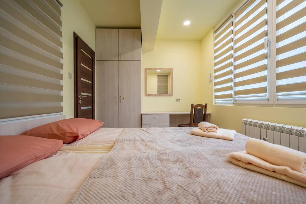 Top Location Central New & Spacious 3 Bdr Apt Medical Academy 소피아 외부 사진