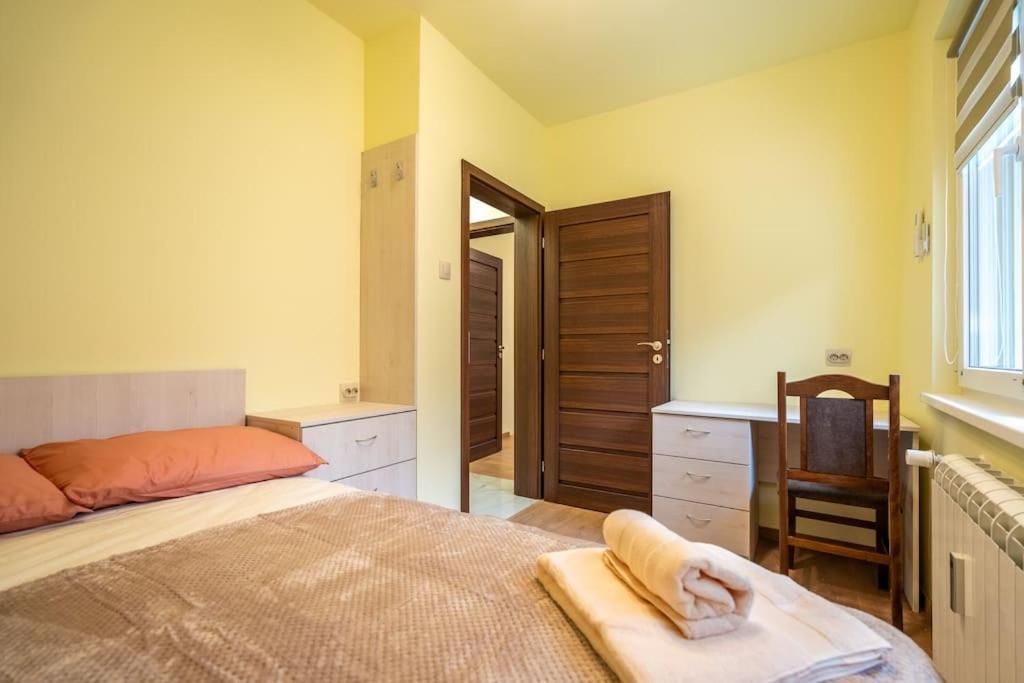 Top Location Central New & Spacious 3 Bdr Apt Medical Academy 소피아 외부 사진