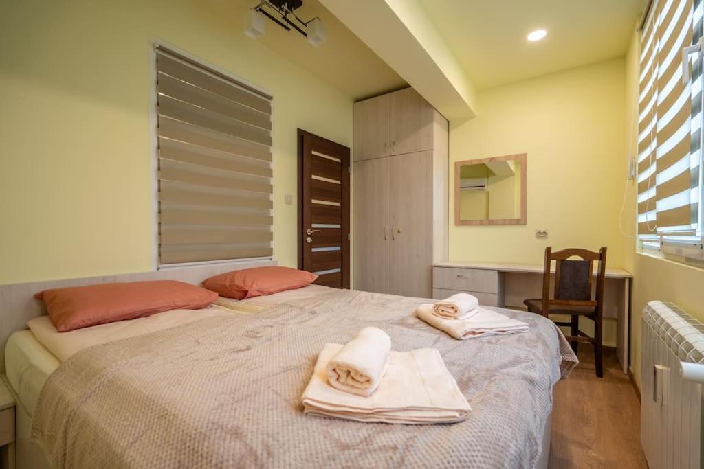 Top Location Central New & Spacious 3 Bdr Apt Medical Academy 소피아 외부 사진